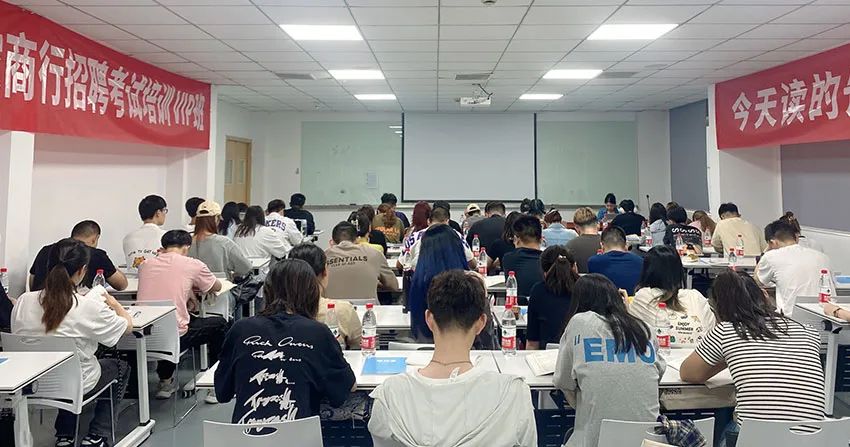 　　零基礎學員也可以通過短時間學習通過考試; 　　全程講練考評、 　　全程詳細跟蹤學習;