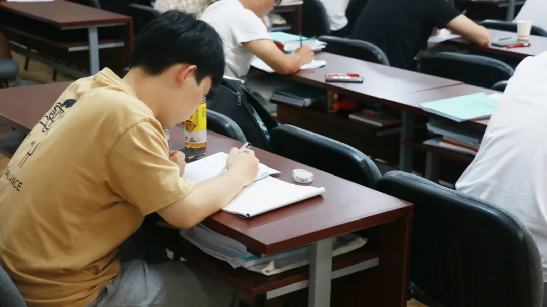 根據(jù)往年報班情況